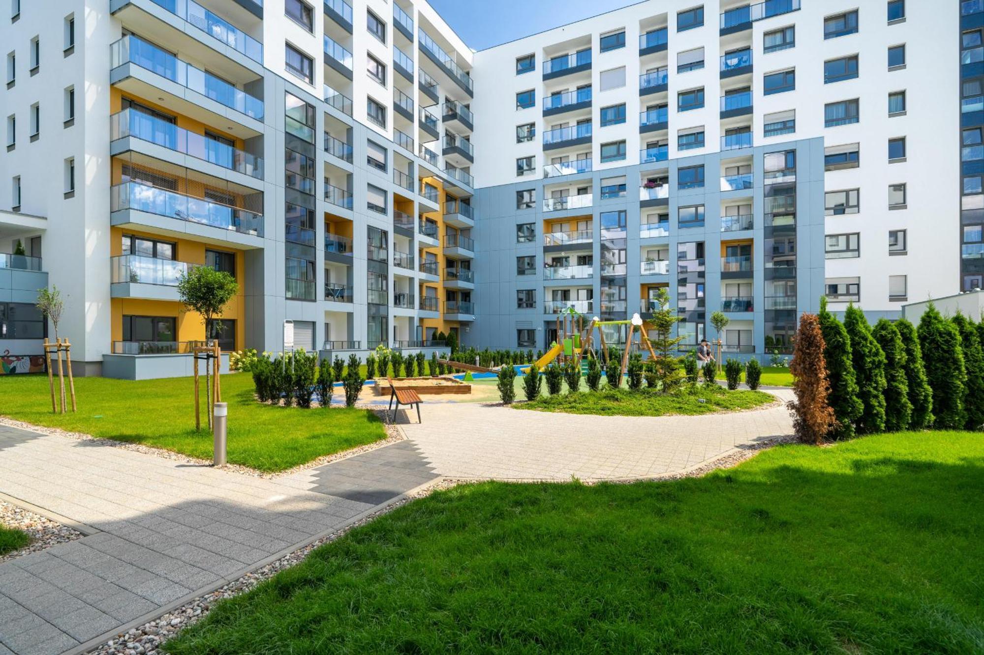 W Zielonej Okolicy Poznania Z Parkingiem By Renters Apartment *